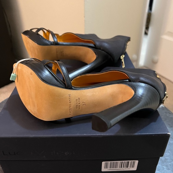 New in Box Luca Valentini black leather high heels, size 37 - Picture 4 of 4